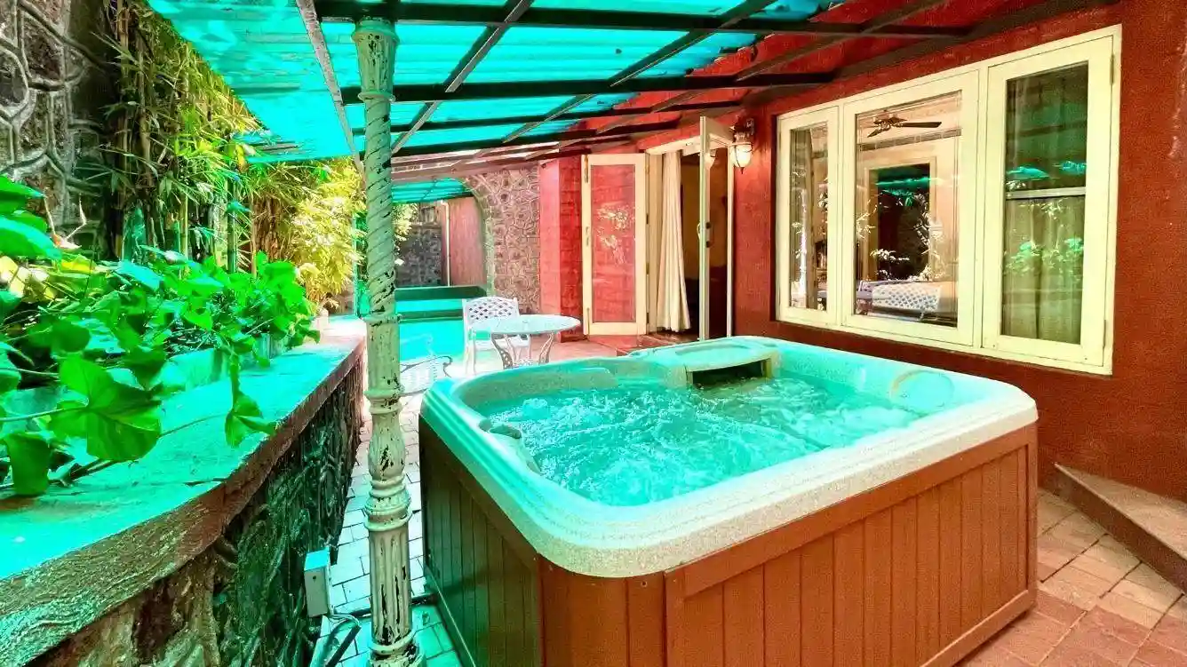 Outdoor jacuzzi under a shaded area at Ramsukh Resort in Mahabaleshwar.