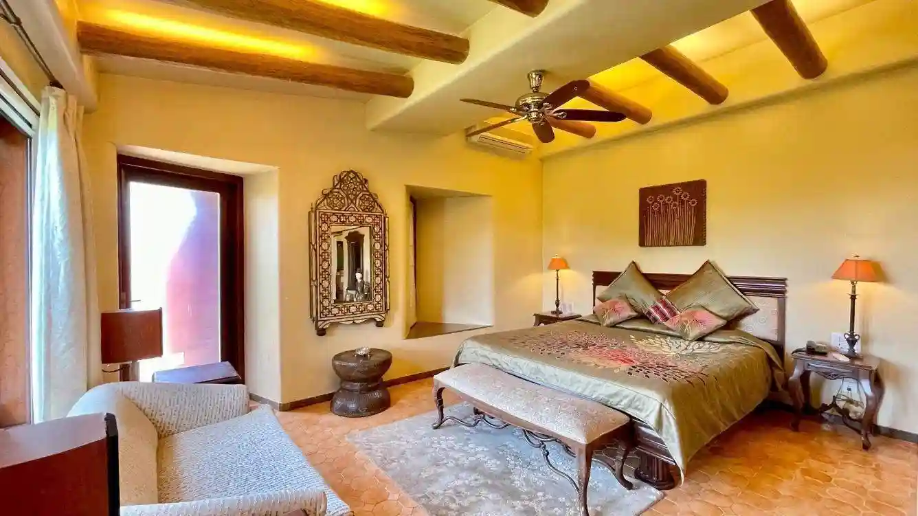 Room Image4